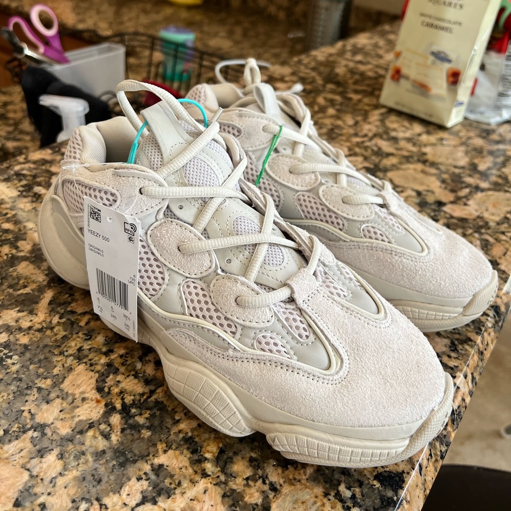 Brand New Yeezy 500 - Blush